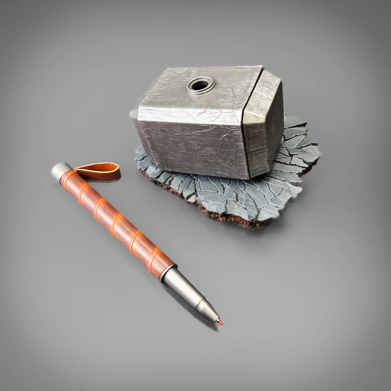 Magnetic Mjolnir Hammer Pen - Image 3